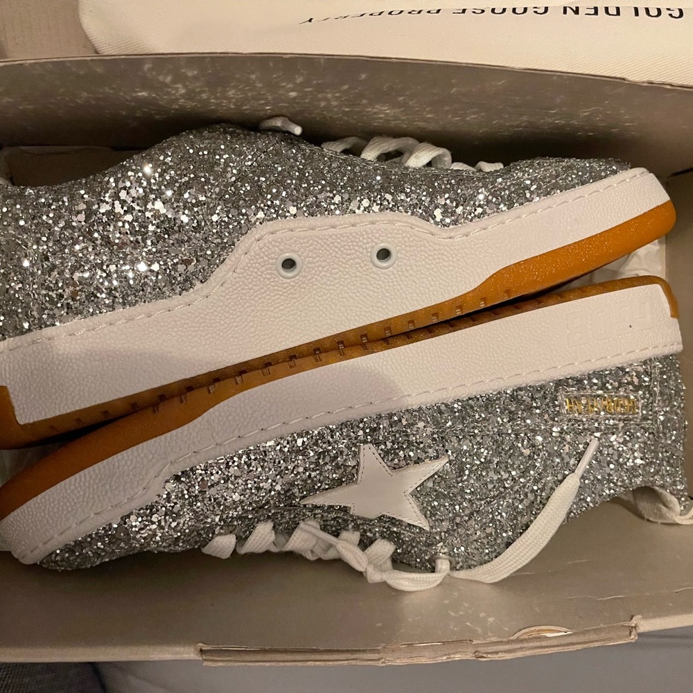 New in Box Size 41 Golden Goose Yeah